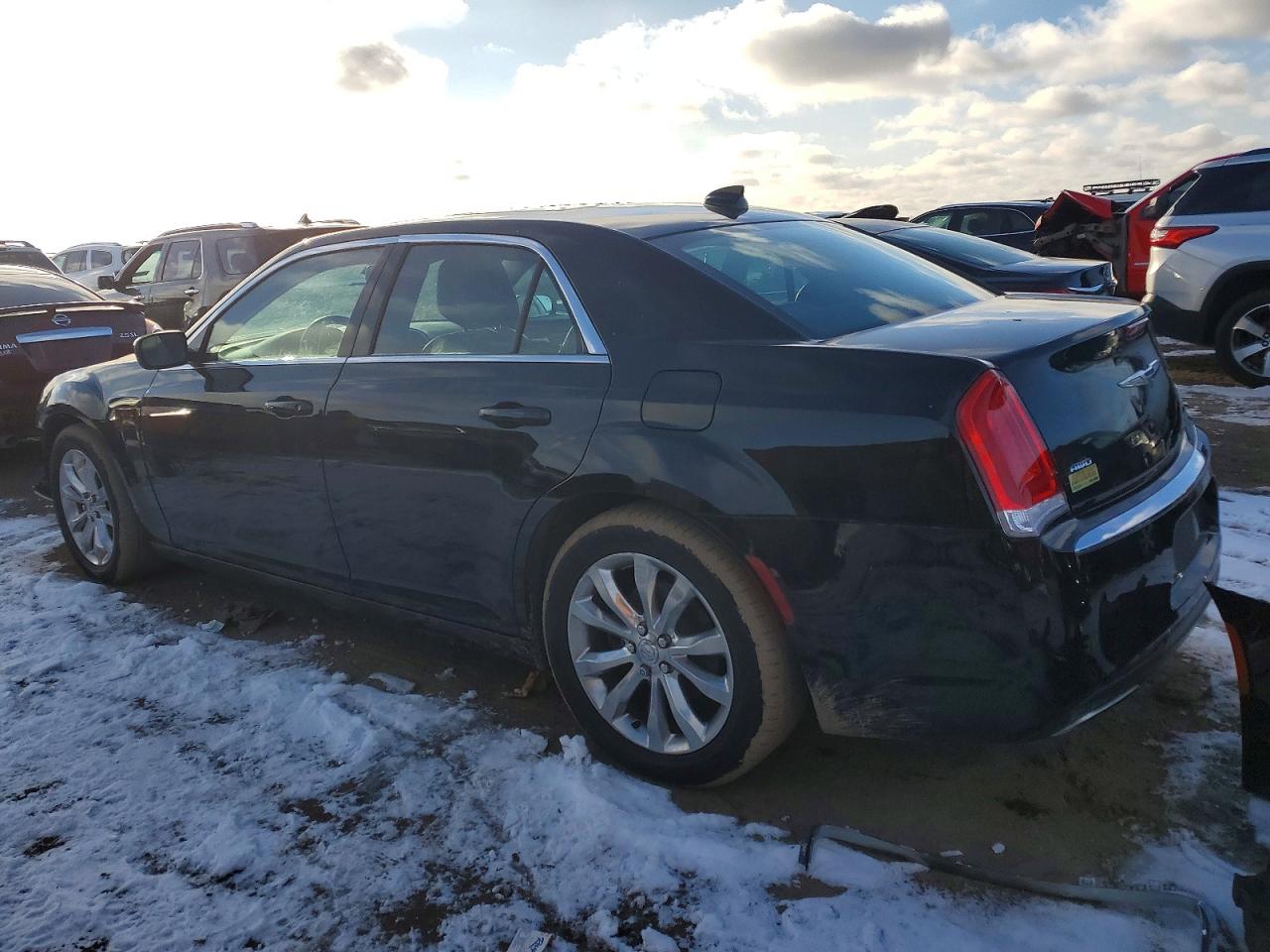 2018 CHRYSLER 300 TOURING photo 3