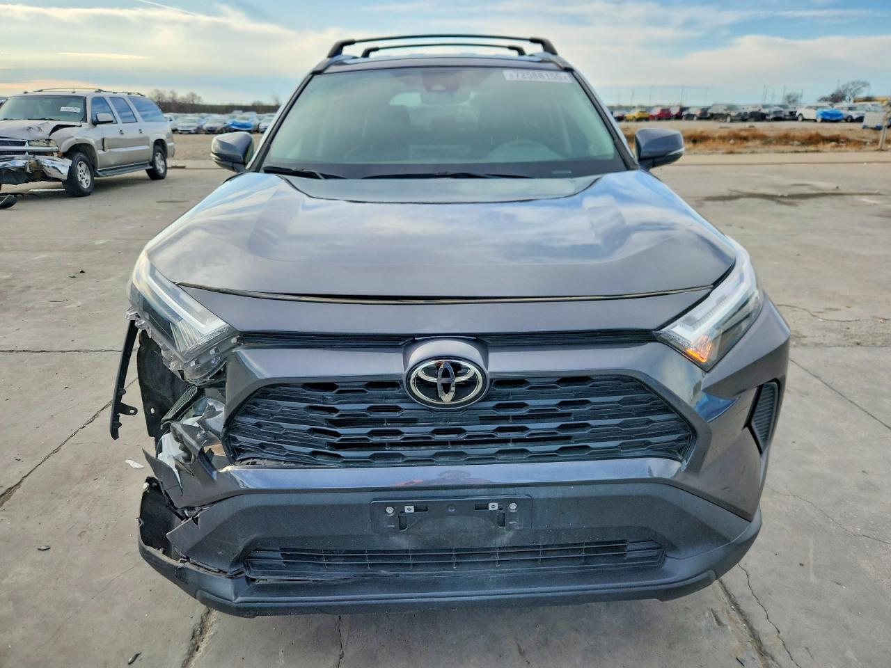 2022 TOYOTA RAV4 XLE photo 9