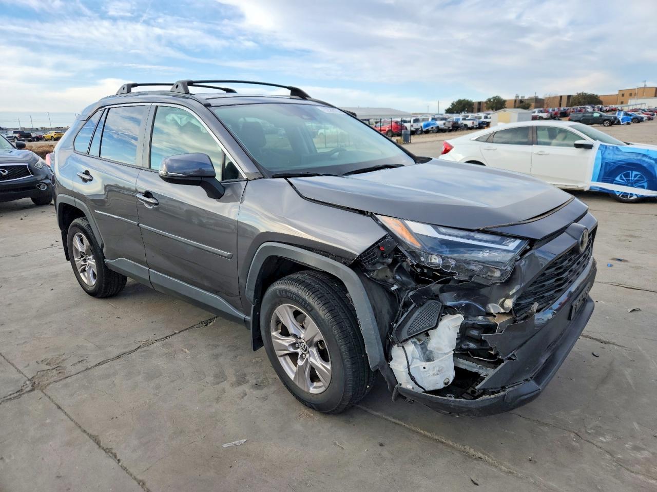 2022 TOYOTA RAV4 XLE photo 7
