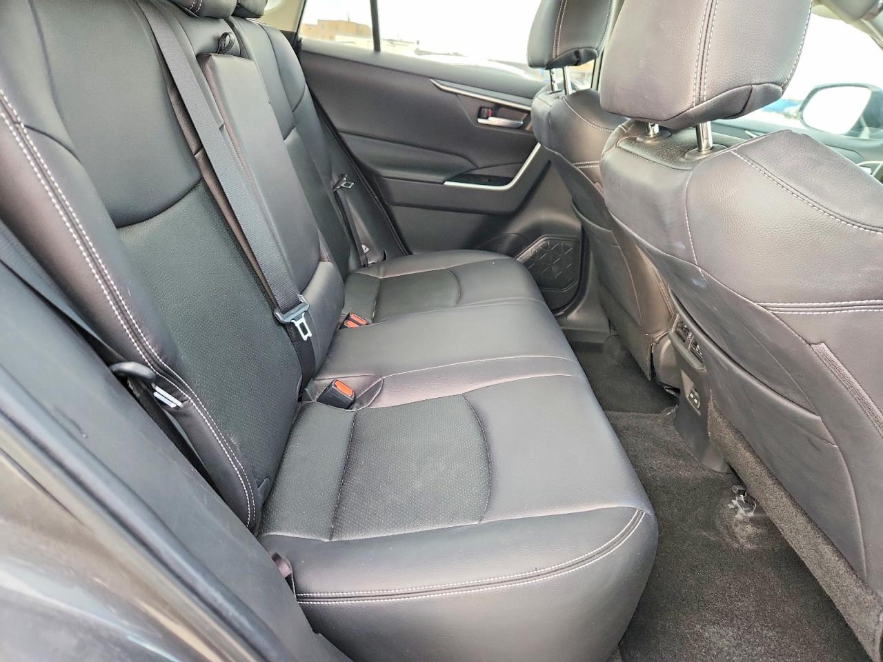 2022 TOYOTA RAV4 XLE photo 19