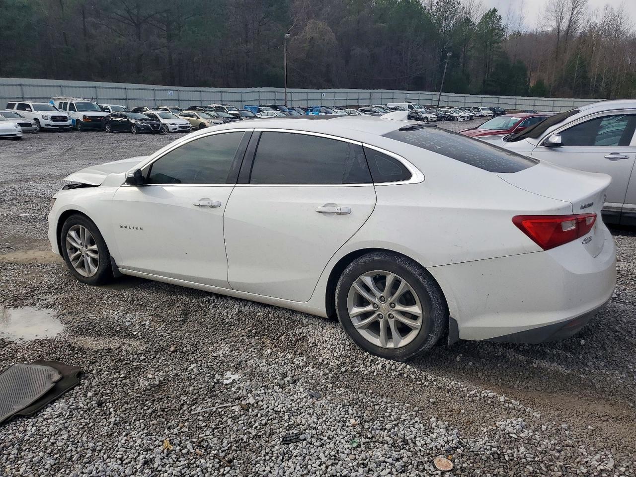 2017 CHEVROLET MALIBU LT photo 2