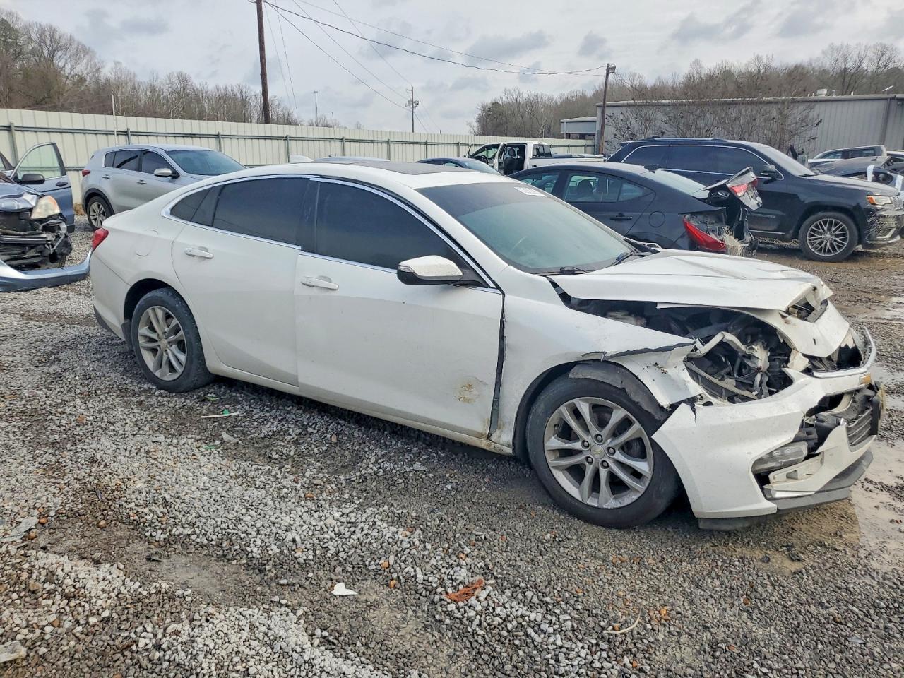 2017 CHEVROLET MALIBU LT photo 4