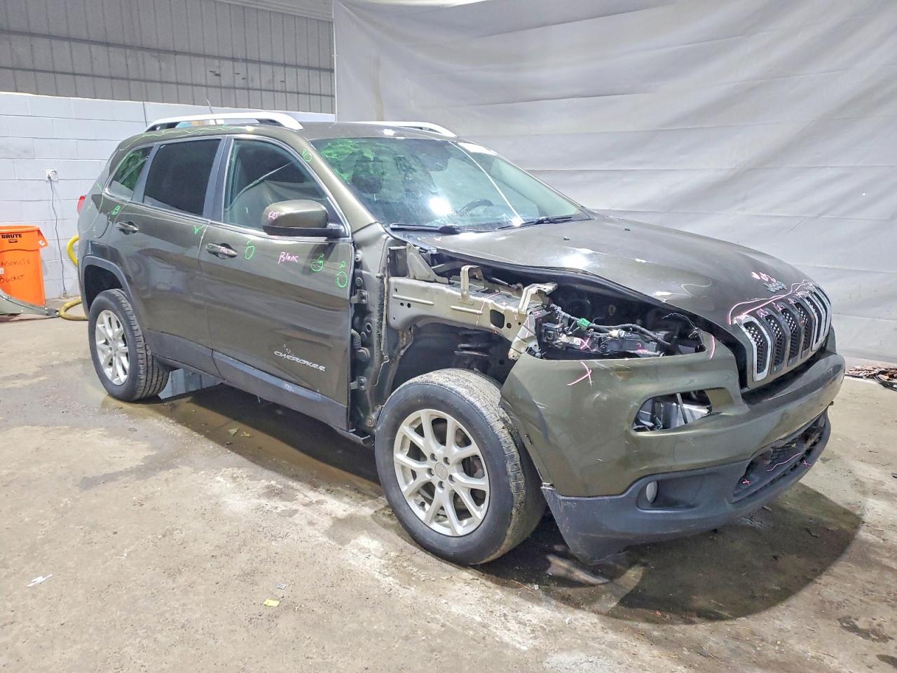 2015 JEEP CHEROKEE LATITUDE photo 4