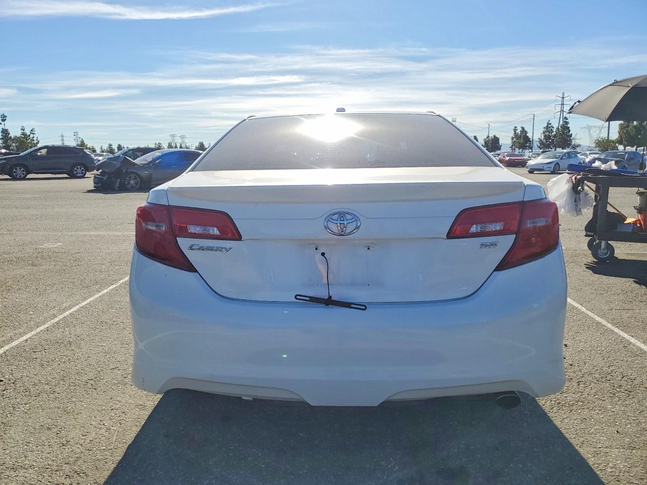 2014 TOYOTA CAMRY L photo 6