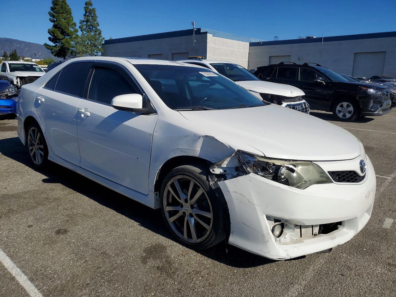 2014 TOYOTA CAMRY L photo 4