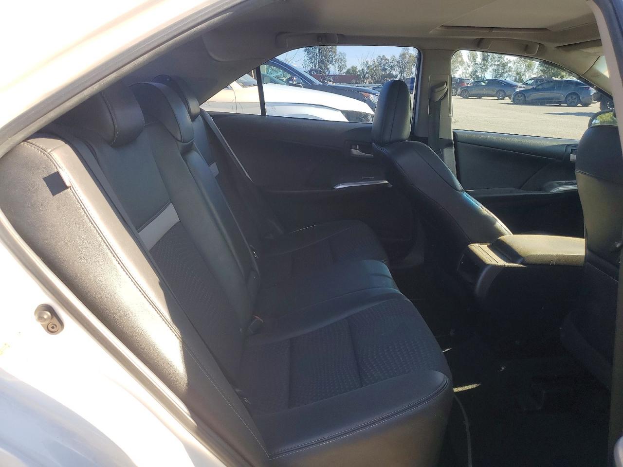 2014 TOYOTA CAMRY L photo 10