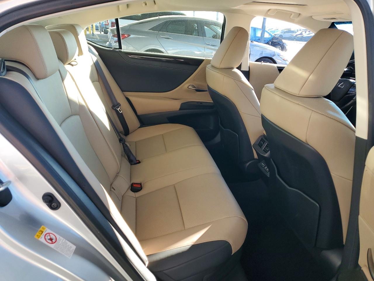 2019 LEXUS ES 300H photo 10