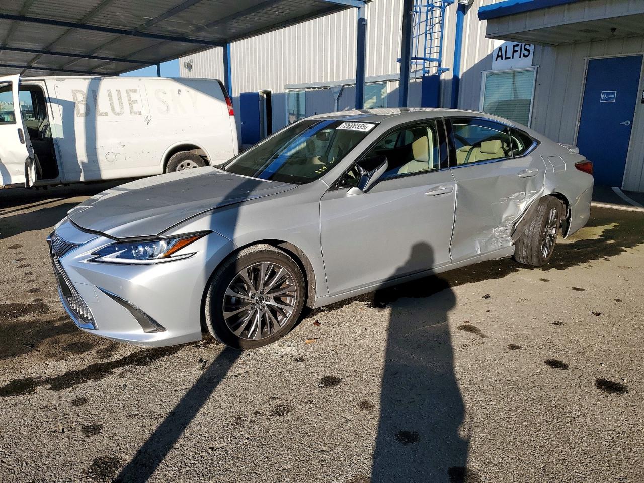 2019 LEXUS ES