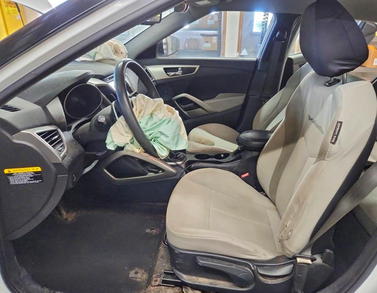 2013 HYUNDAI VELOSTER BASE photo 19