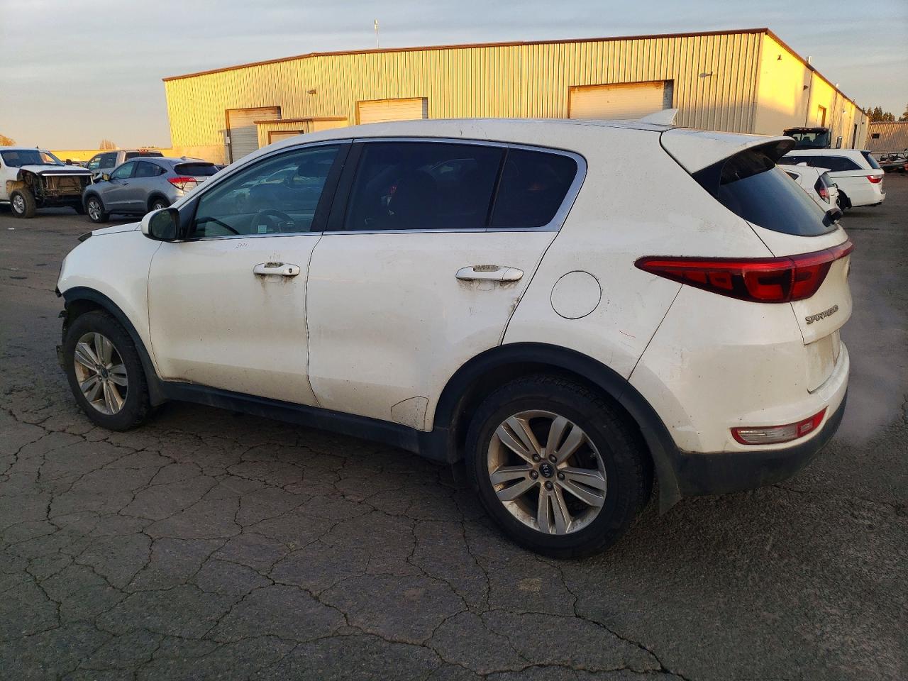 2018 KIA SPORTAGE LX photo 3