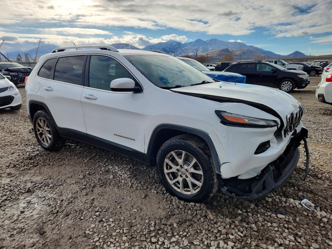 2015 JEEP CHEROKEE LATITUDE photo 4
