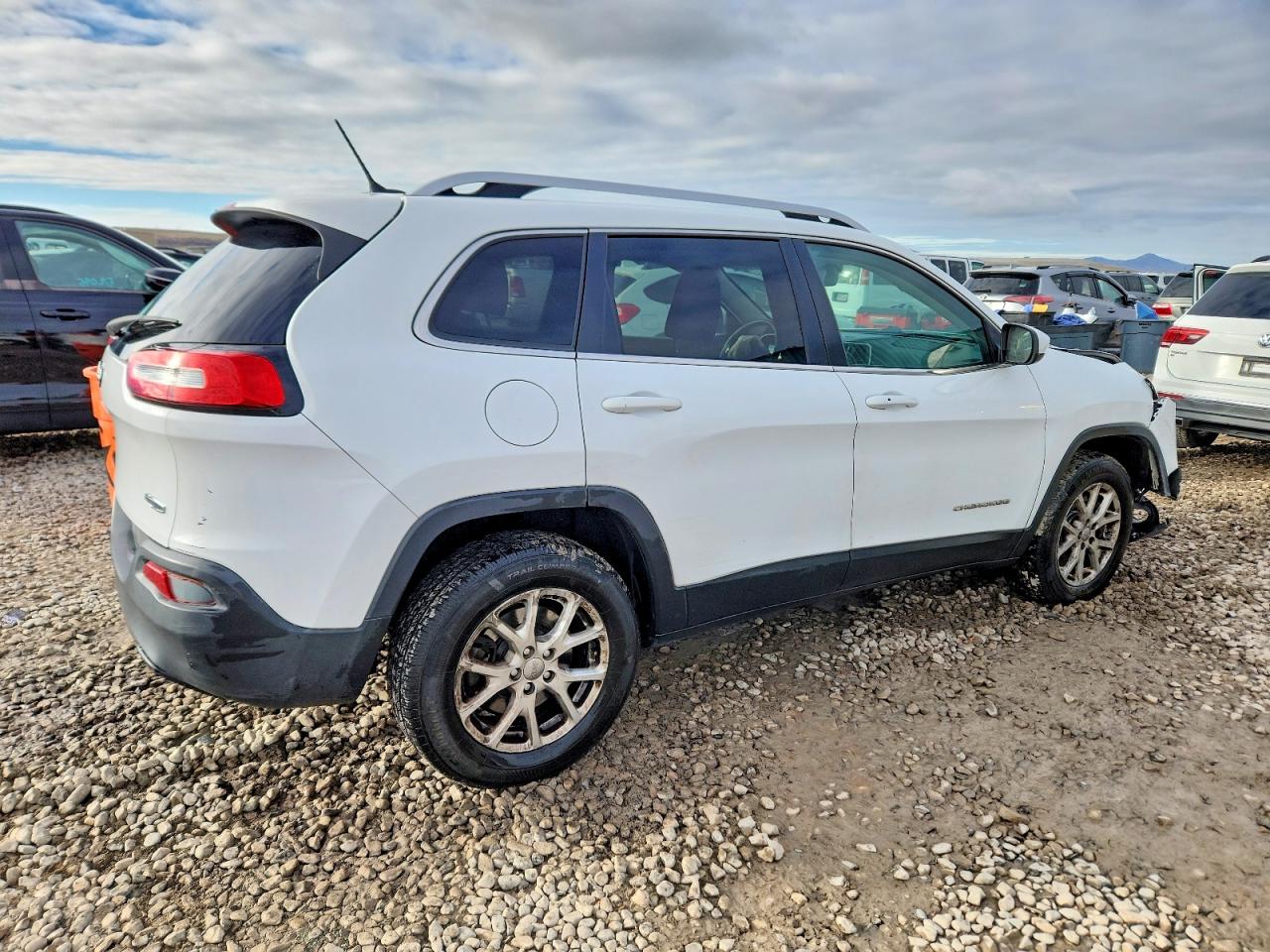 2015 JEEP CHEROKEE LATITUDE photo 3