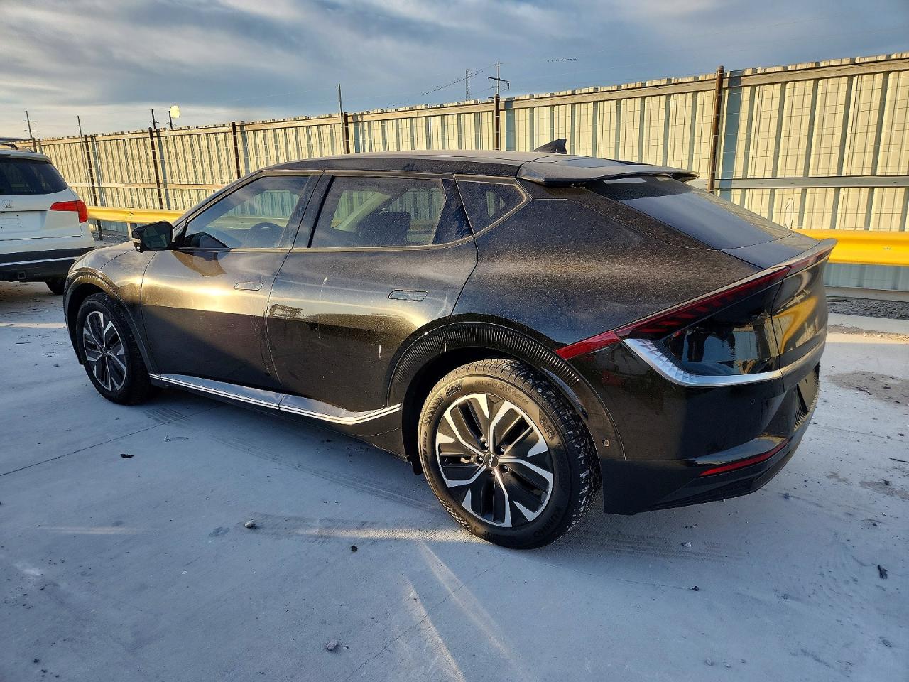 2022 KIA EV6 WIND photo 3