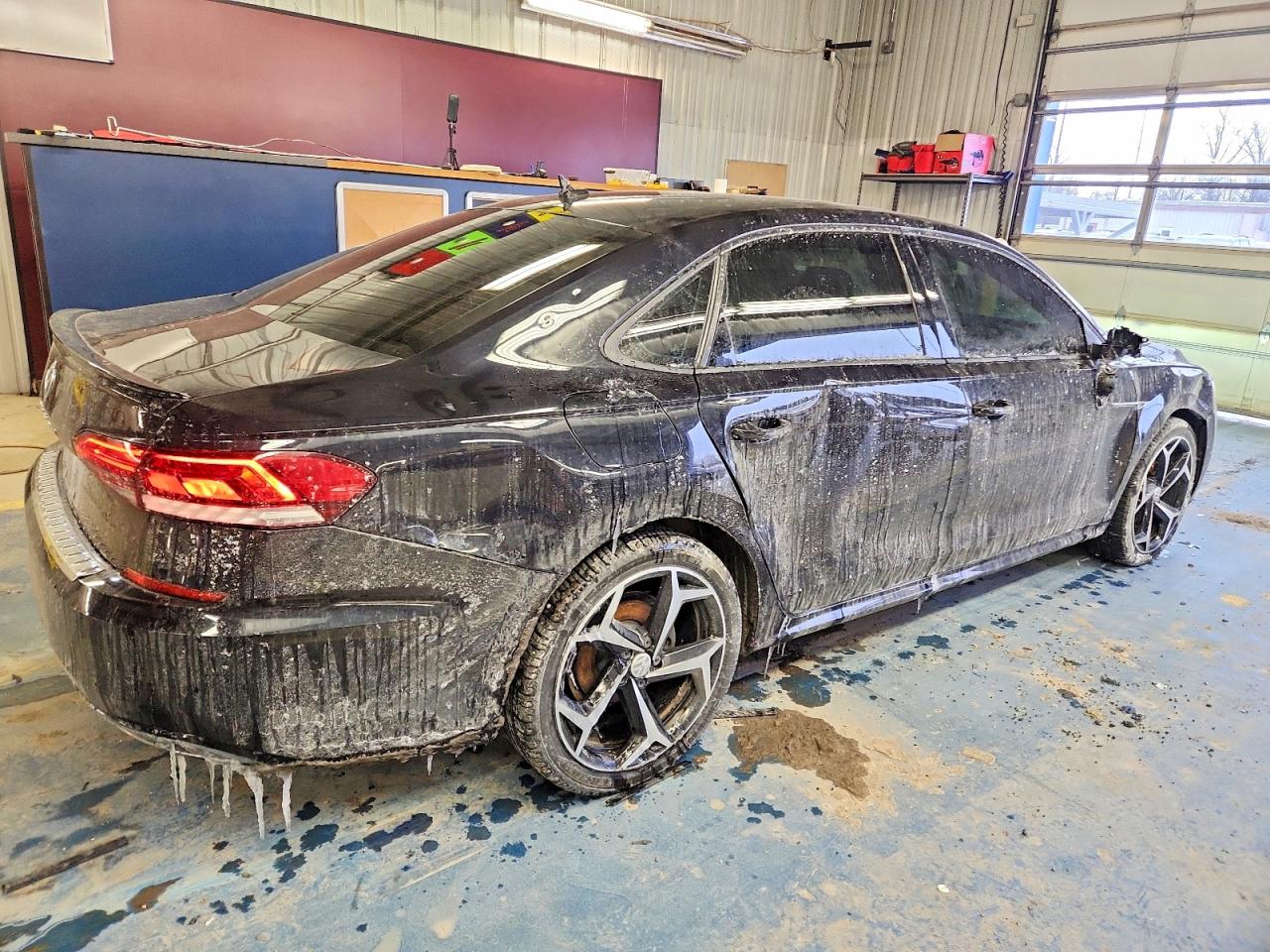 2021 VOLKSWAGEN PASSAT R-LINE photo 3