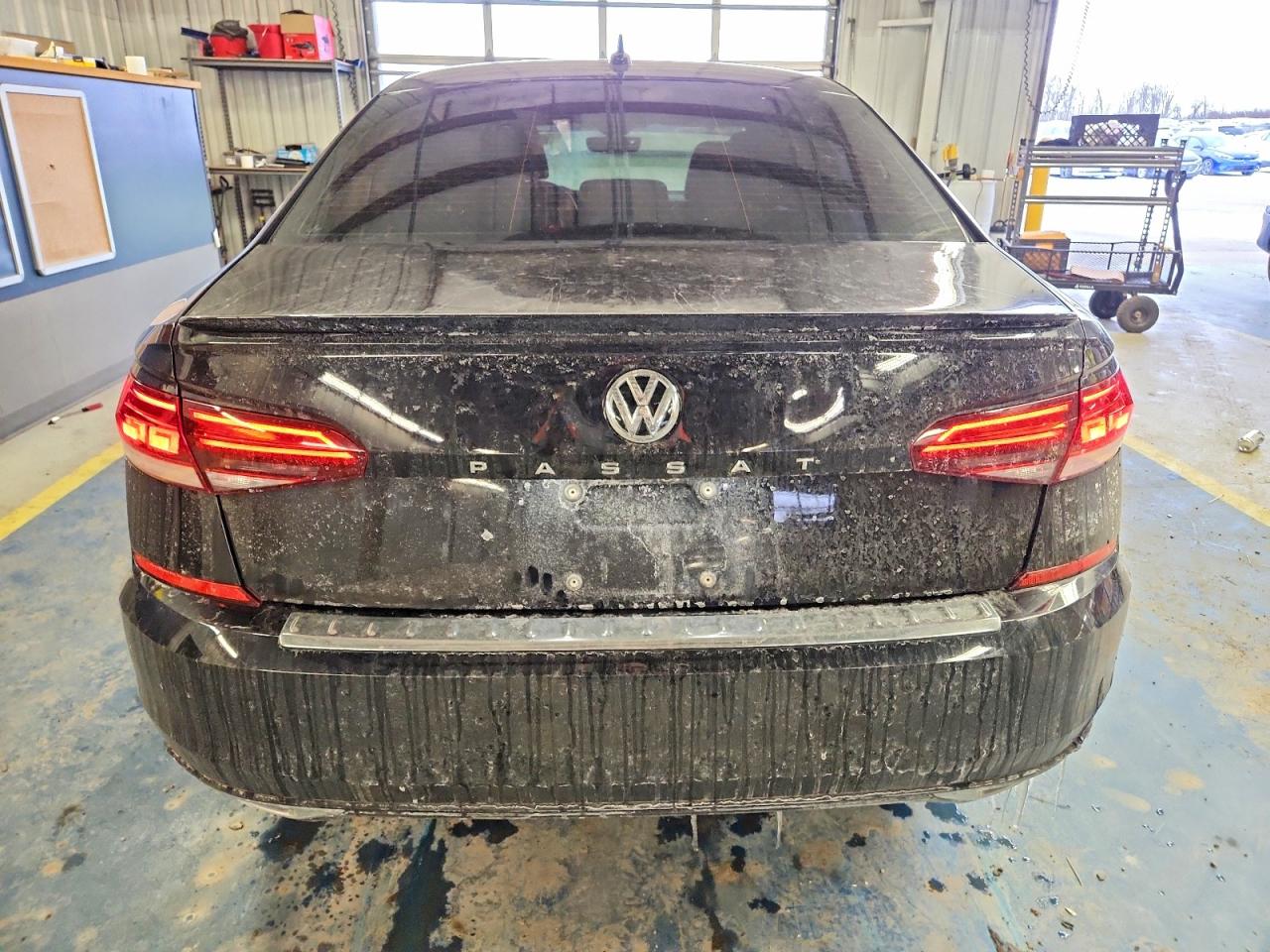 2021 VOLKSWAGEN PASSAT R-LINE photo 6