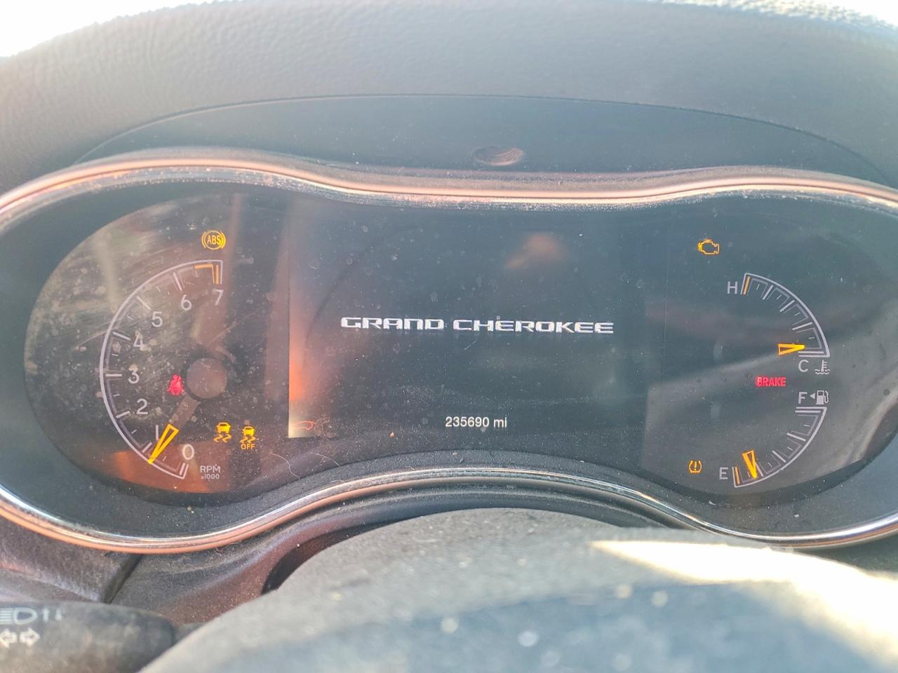 2016 JEEP GRAND CHEROKEE LAREDO photo 9