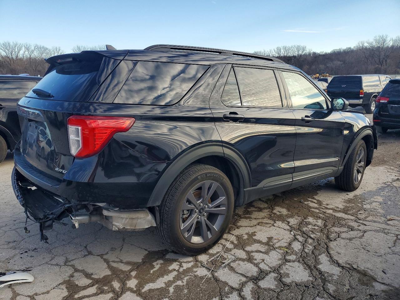 2021 FORD EXPLORER XLT photo 5