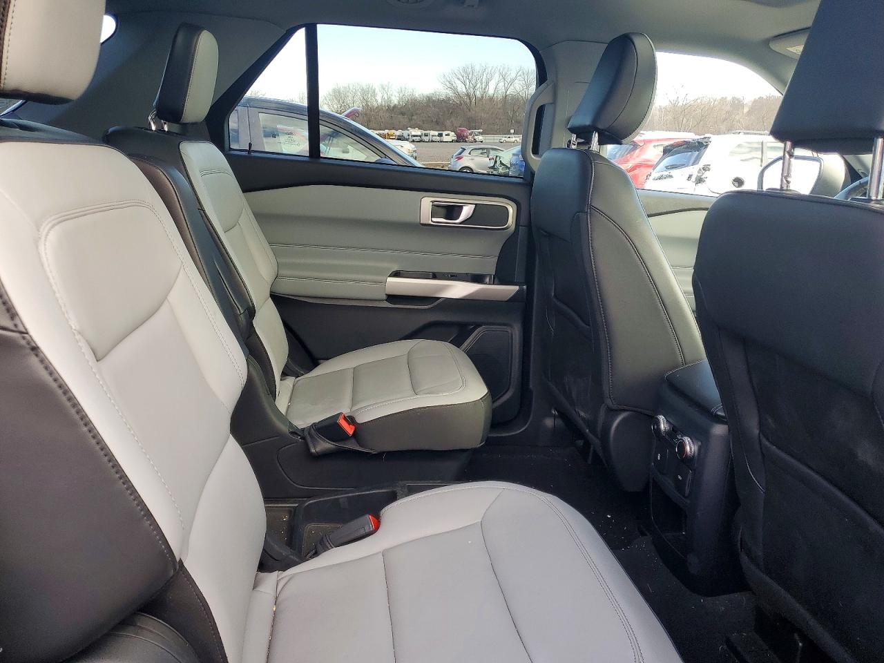 2021 FORD EXPLORER XLT photo 21