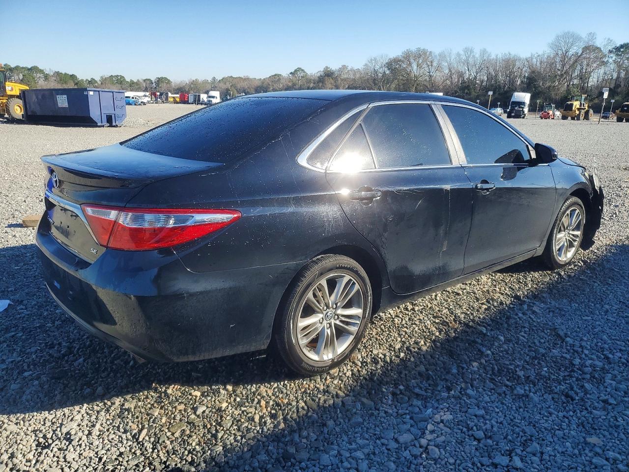 2017 TOYOTA CAMRY SE photo 3