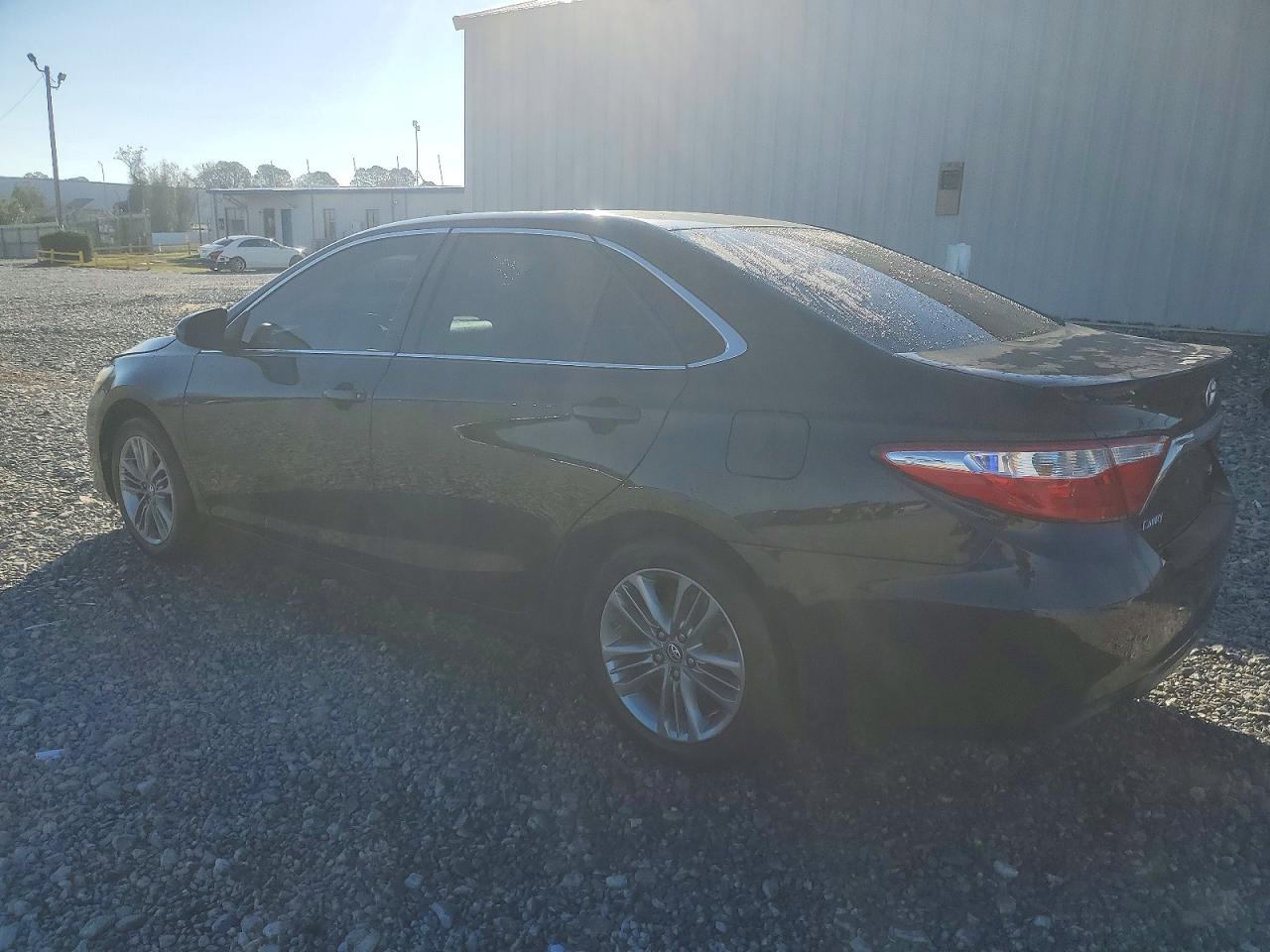 2017 TOYOTA CAMRY SE photo 2