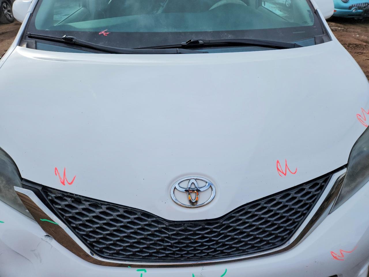 2014 TOYOTA SIENNA SE 8-PASSENGER photo 23