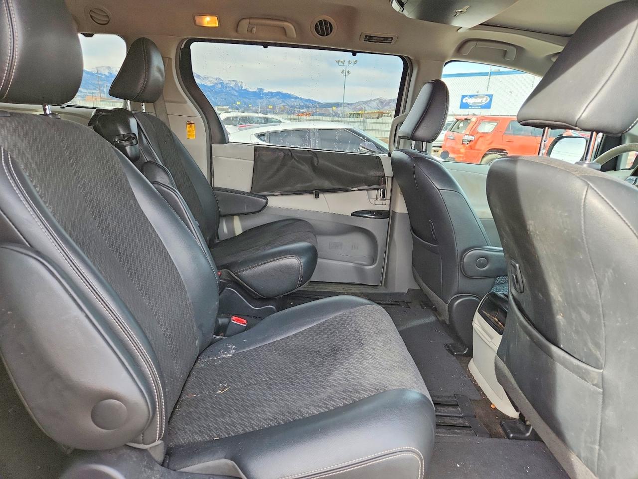2014 TOYOTA SIENNA SE 8-PASSENGER photo 21