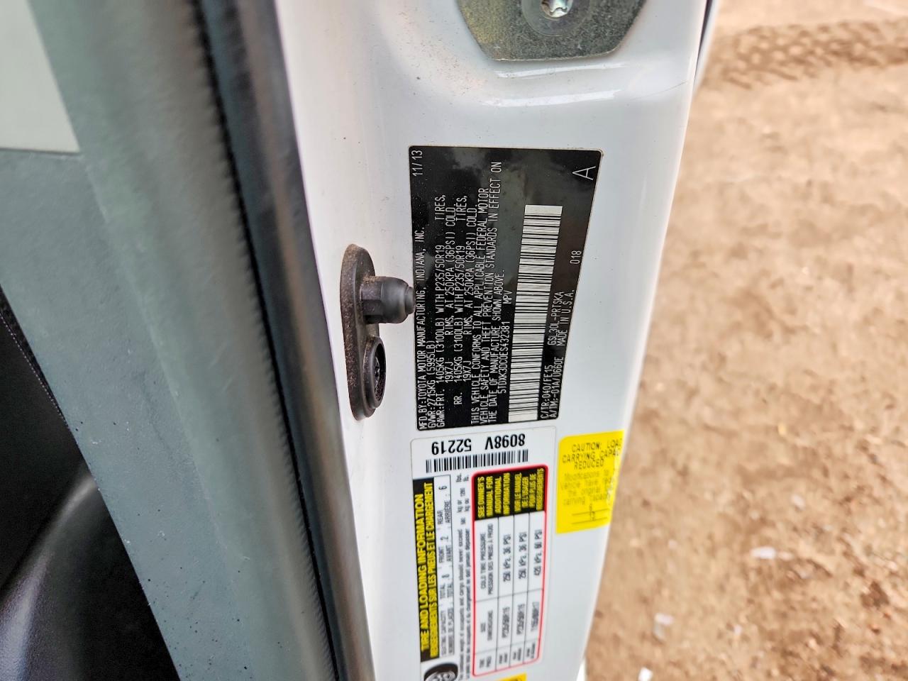 2014 TOYOTA SIENNA SE 8-PASSENGER photo 25