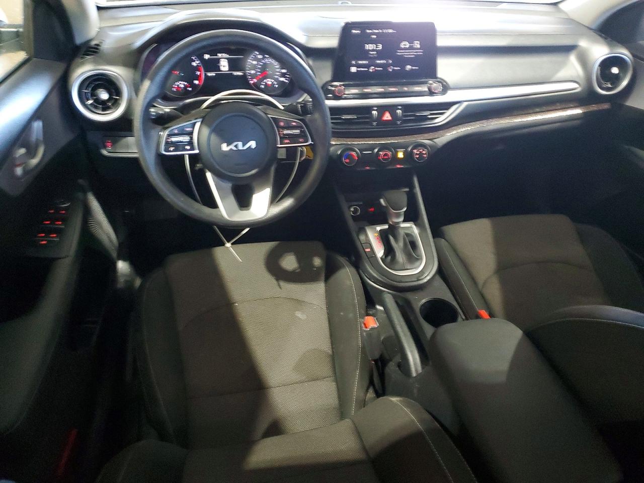 2024 KIA FORTE LX photo 29