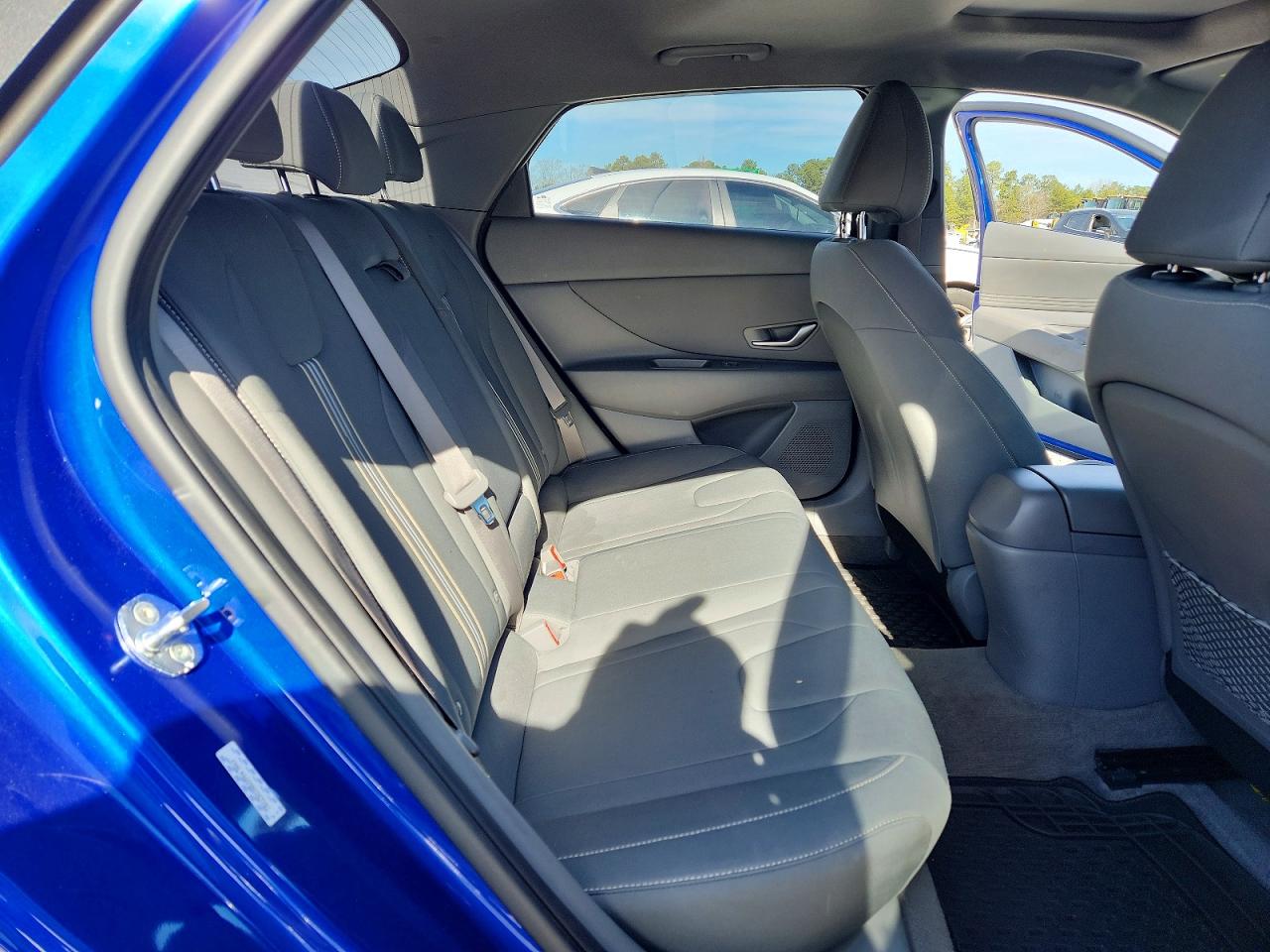 2022 HYUNDAI ELANTRA photo 10