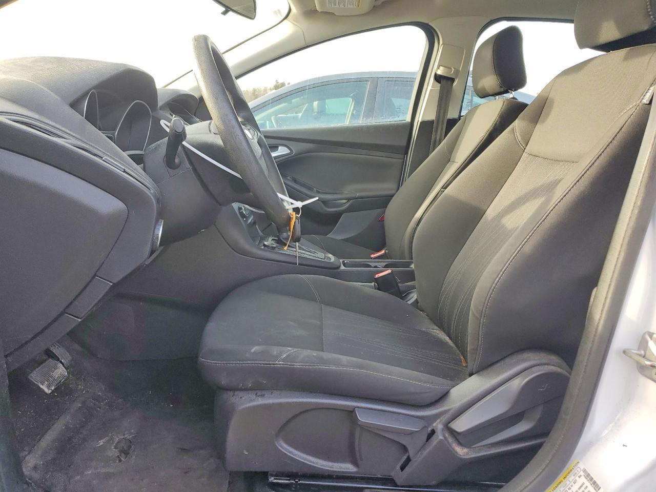 2017 FORD FOCUS SE photo 19