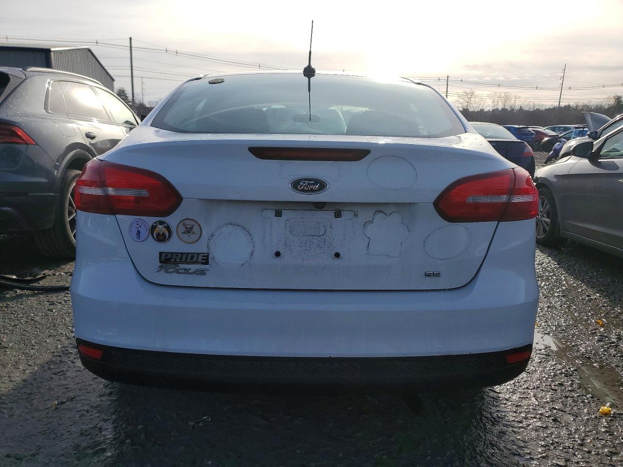 2017 FORD FOCUS SE photo 16