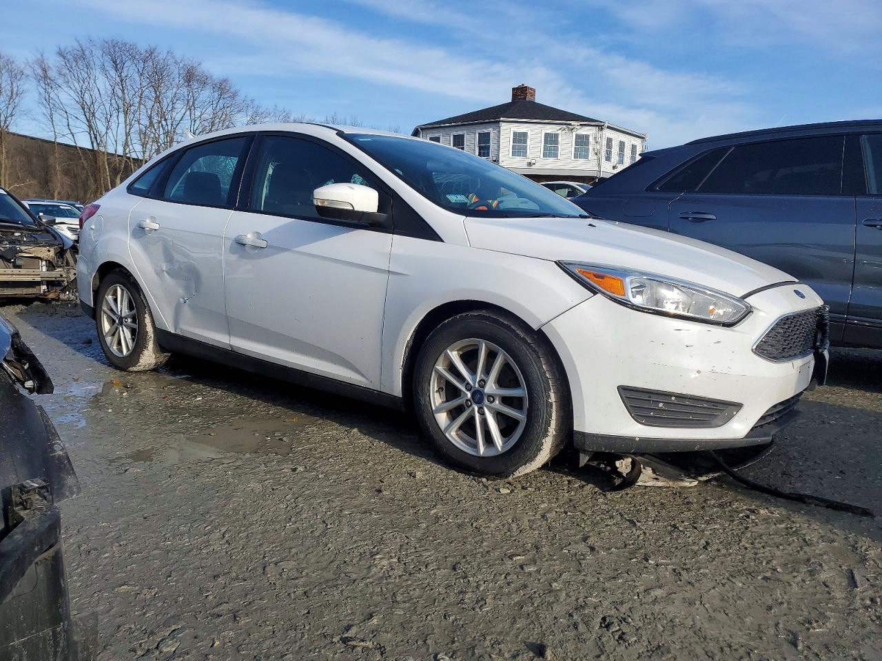 2017 FORD FOCUS SE photo 10