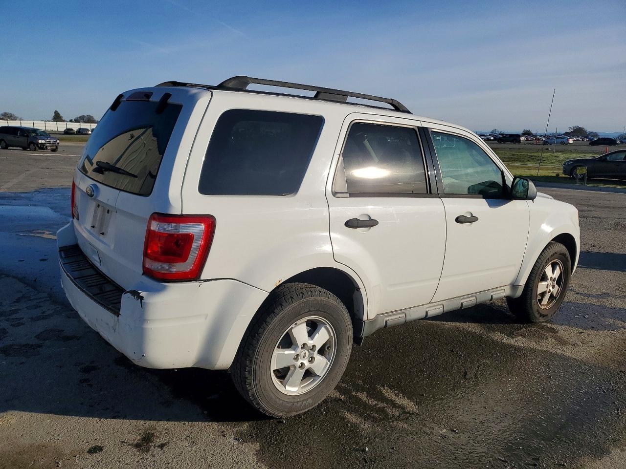 2011 FORD ESCAPE XLT photo 5