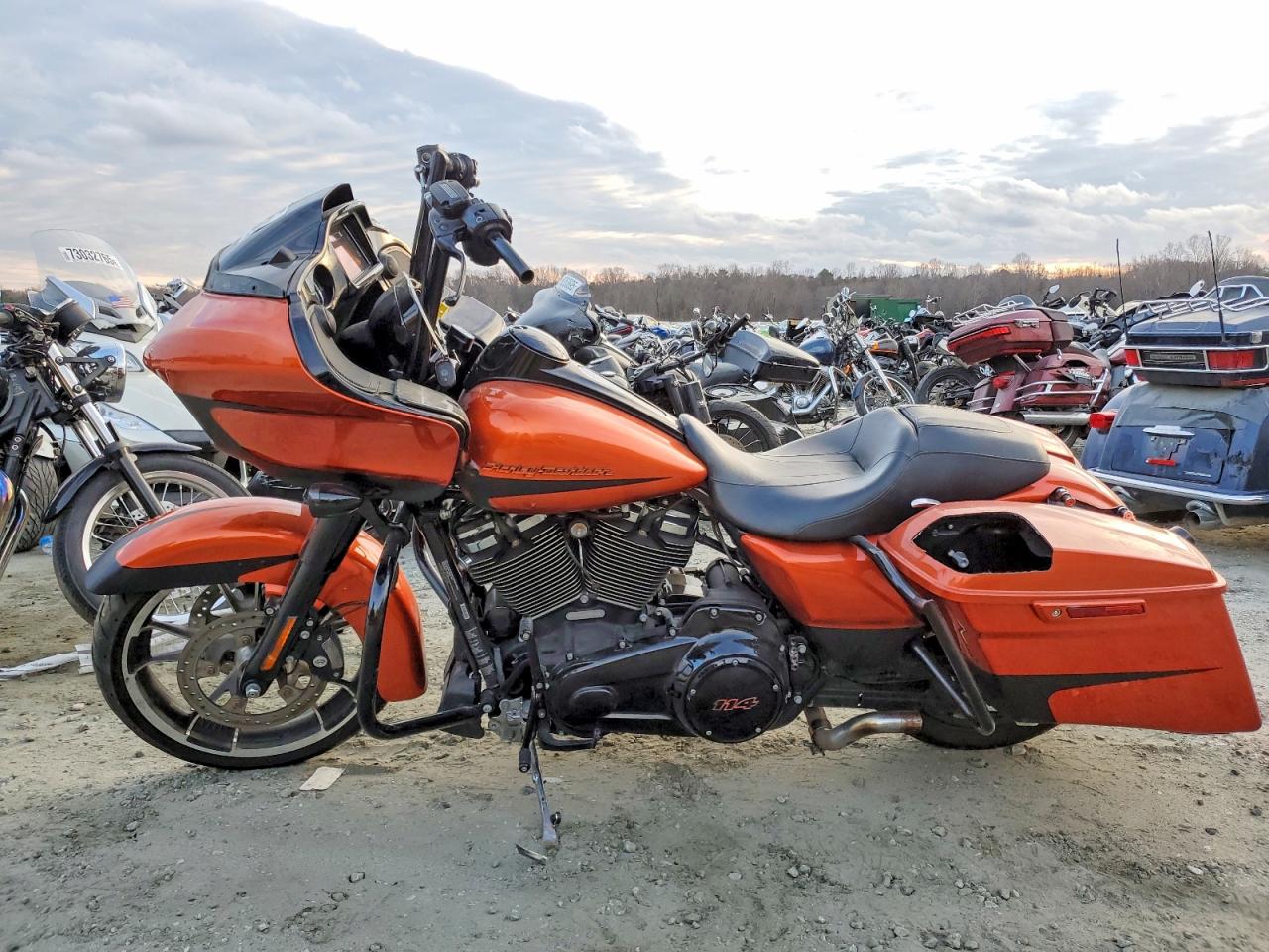 2019 HARLEY-DAVIDSON FLTRXS photo 3