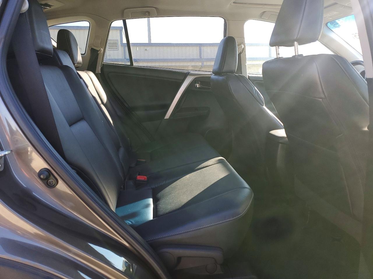 2015 TOYOTA RAV4 LIMITED photo 31