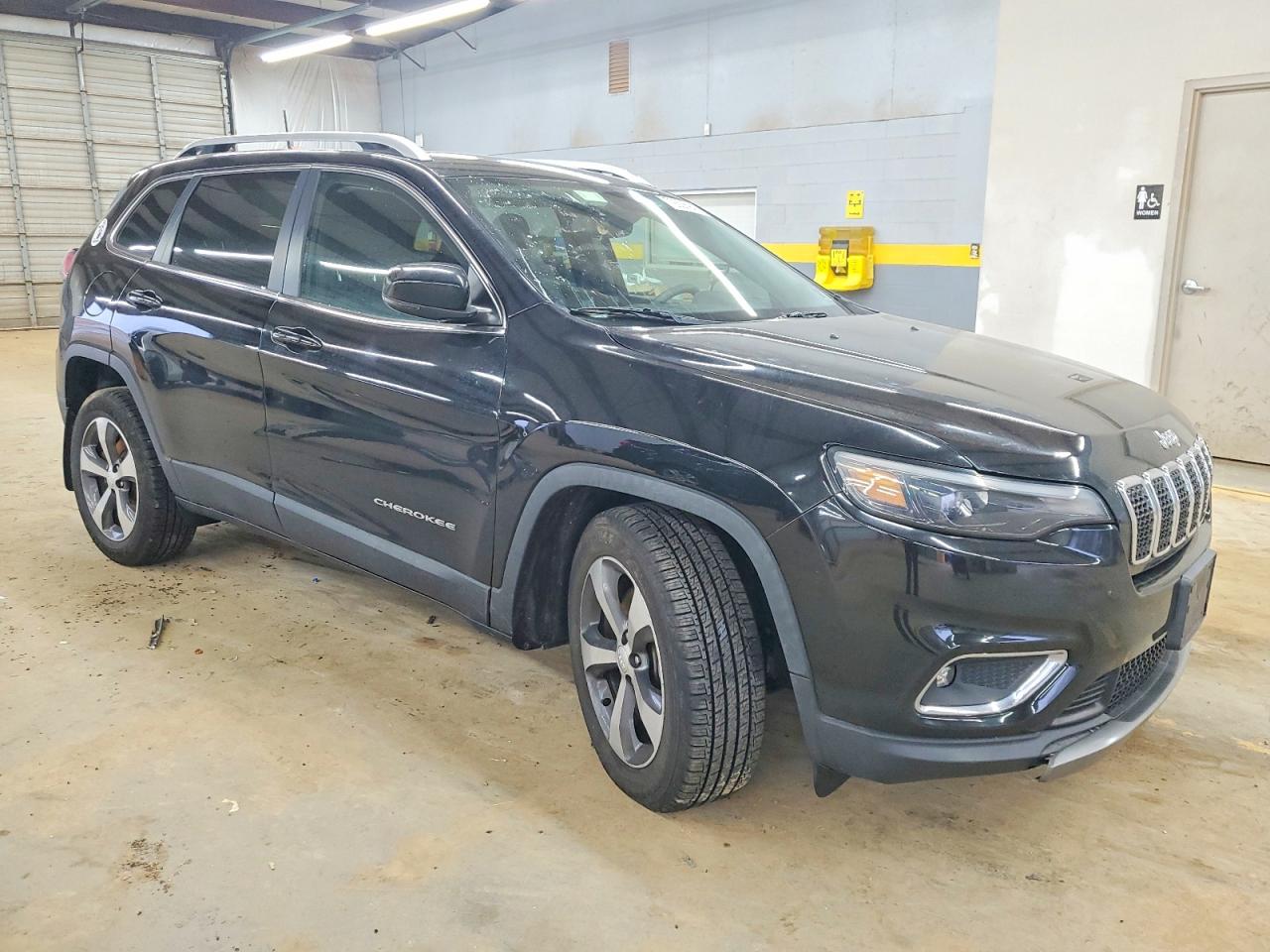 2019 JEEP CHEROKEE LIMITED photo 4