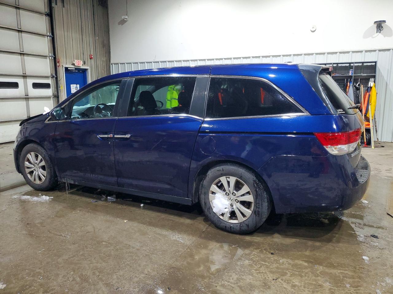 2016 HONDA ODYSSEY SE photo 2