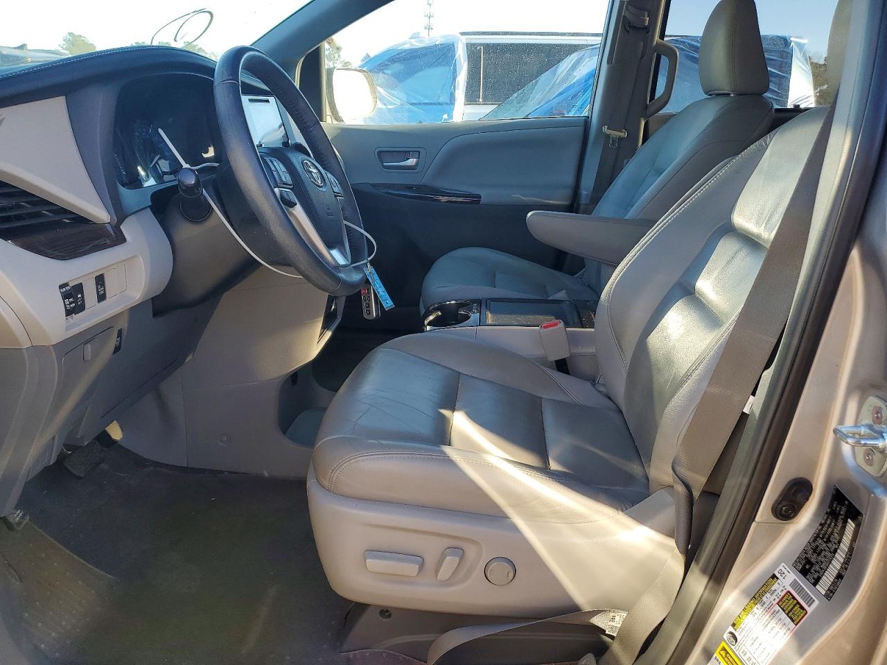 2016 TOYOTA SIENNA XLE 8-PASSENGER photo 7
