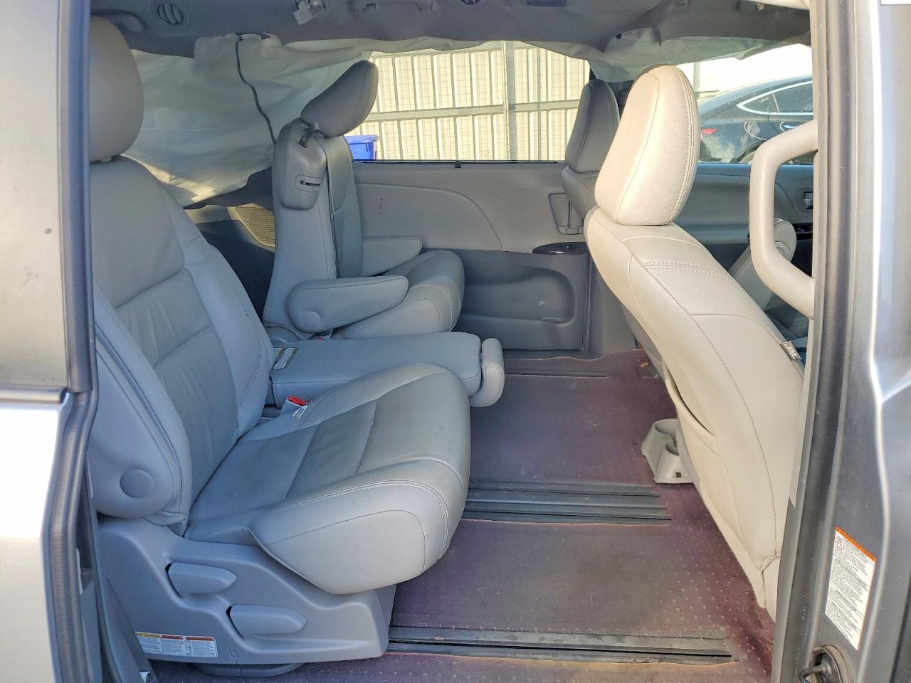 2016 TOYOTA SIENNA XLE 8-PASSENGER photo 11