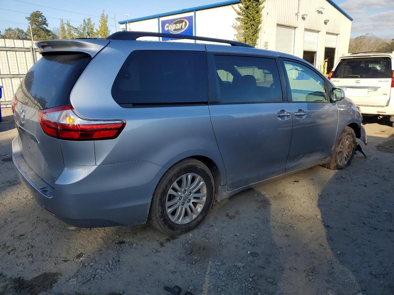 2016 TOYOTA SIENNA XLE 8-PASSENGER photo 3