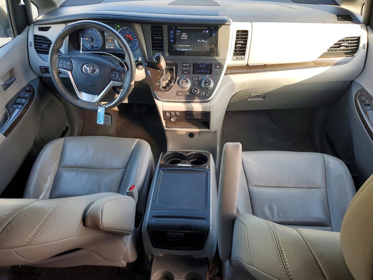 2016 TOYOTA SIENNA XLE 8-PASSENGER photo 8