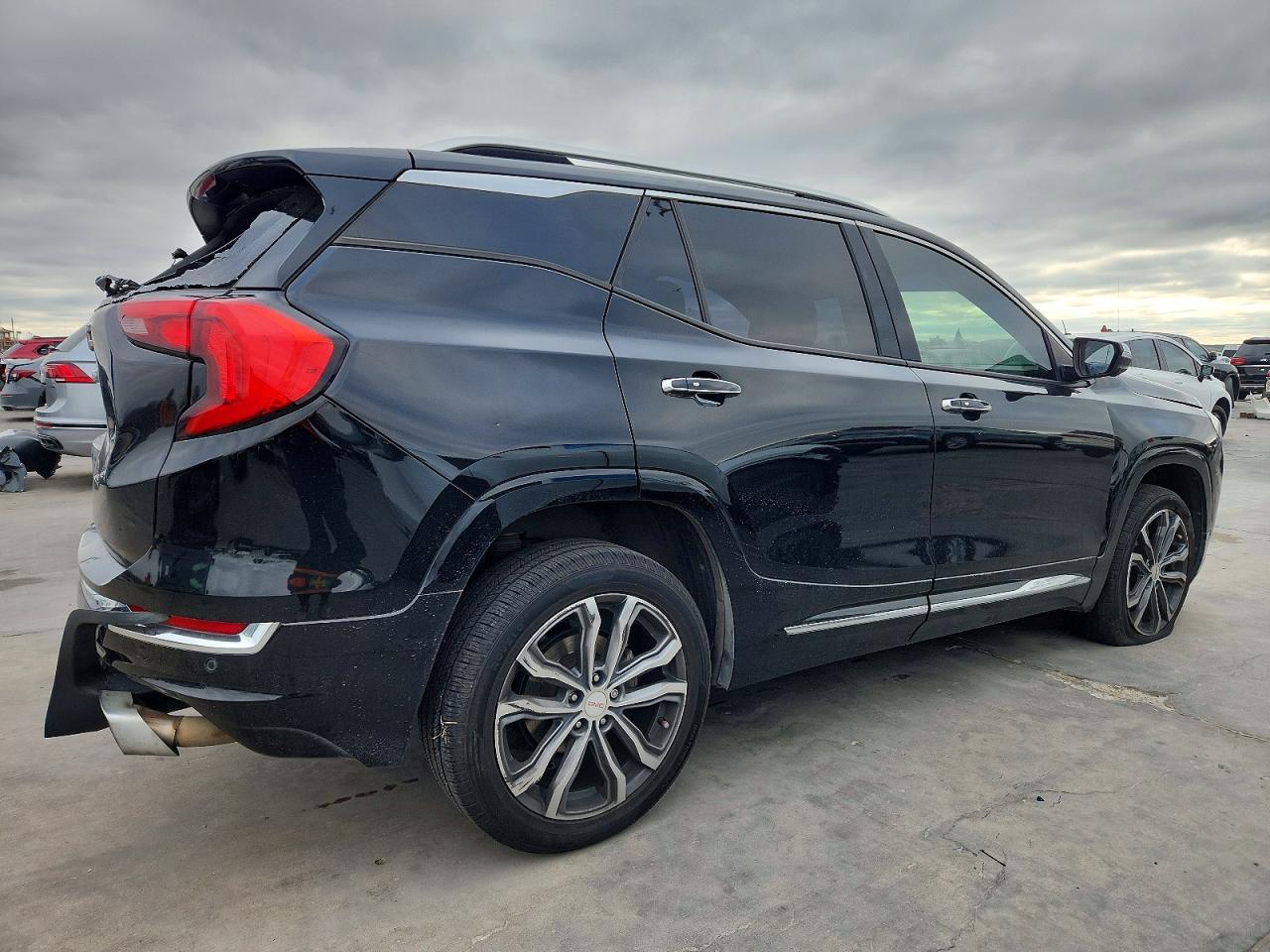 2019 GMC TERRAIN DENALI photo 5