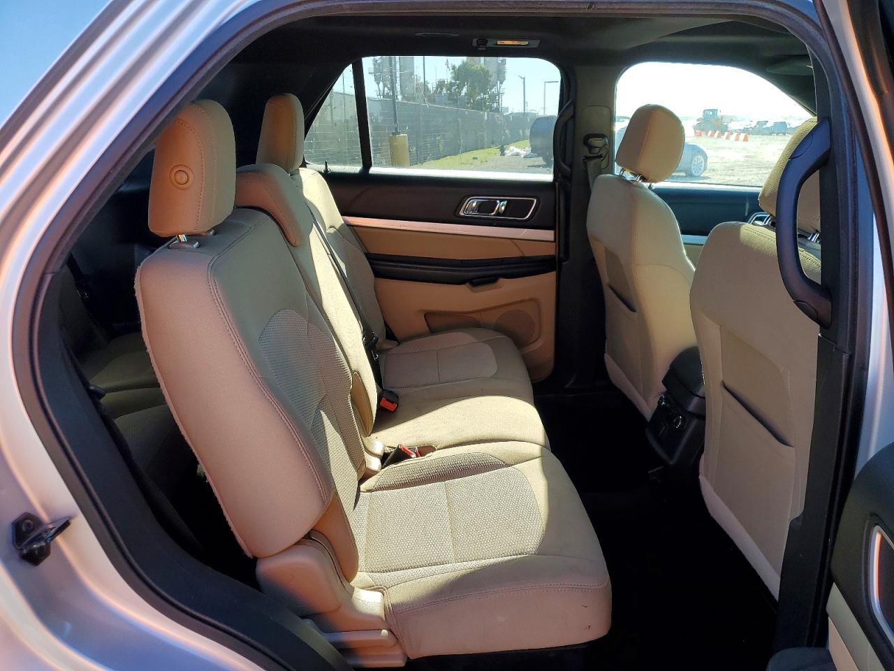 2016 FORD EXPLORER XLT photo 31