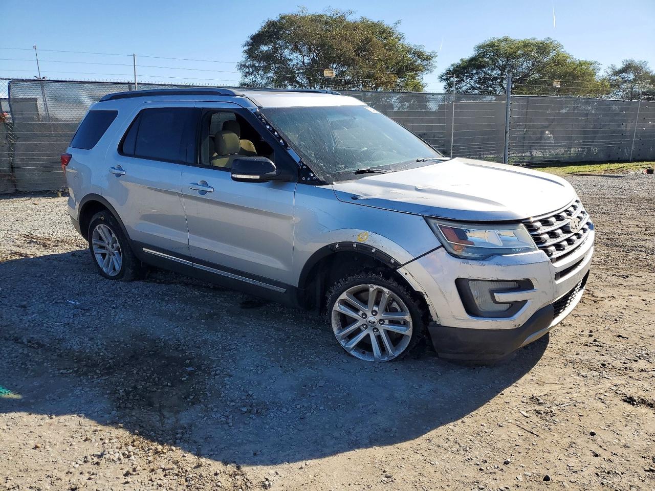 2016 FORD EXPLORER XLT photo 10