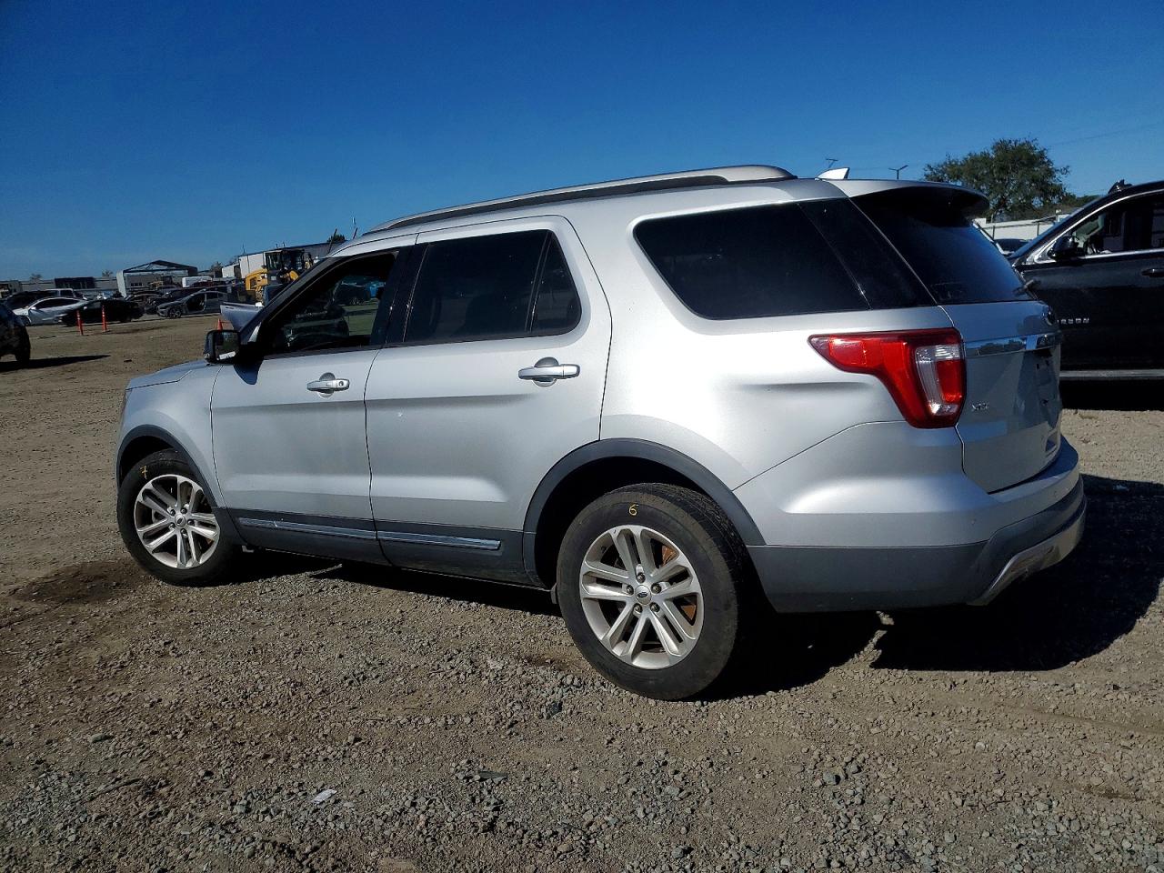 2016 FORD EXPLORER XLT photo 4
