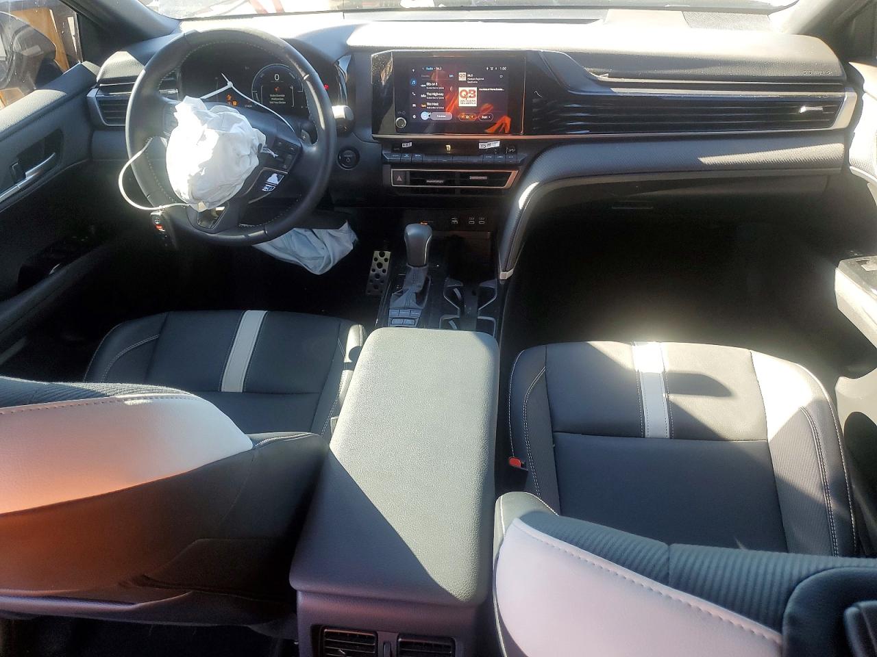 2025 TOYOTA CAMRY XSE photo 15
