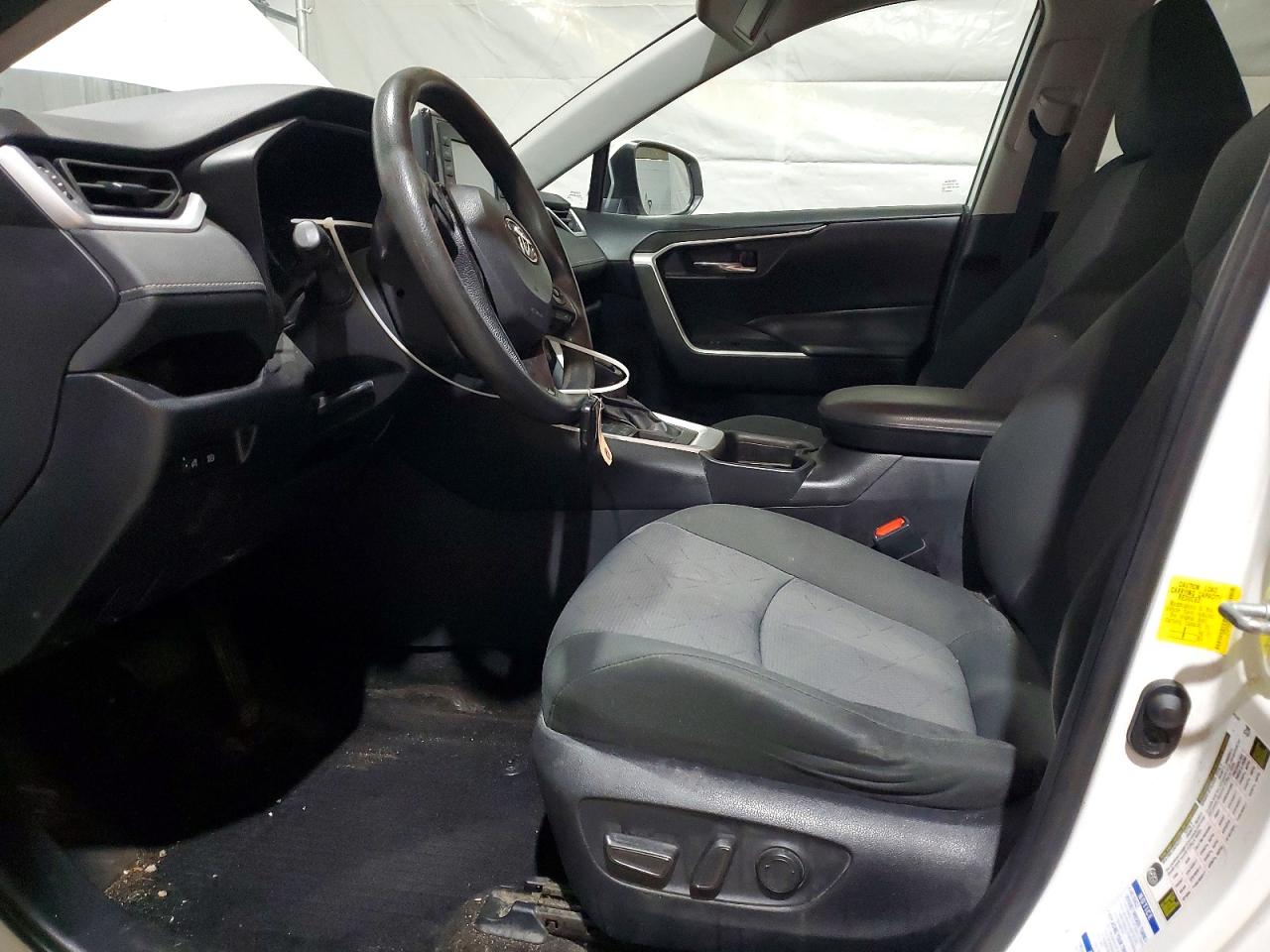 2021 TOYOTA RAV4 XLE photo 13