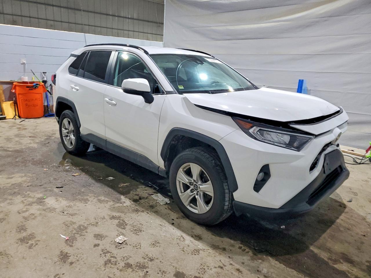 2021 TOYOTA RAV4 XLE photo 7