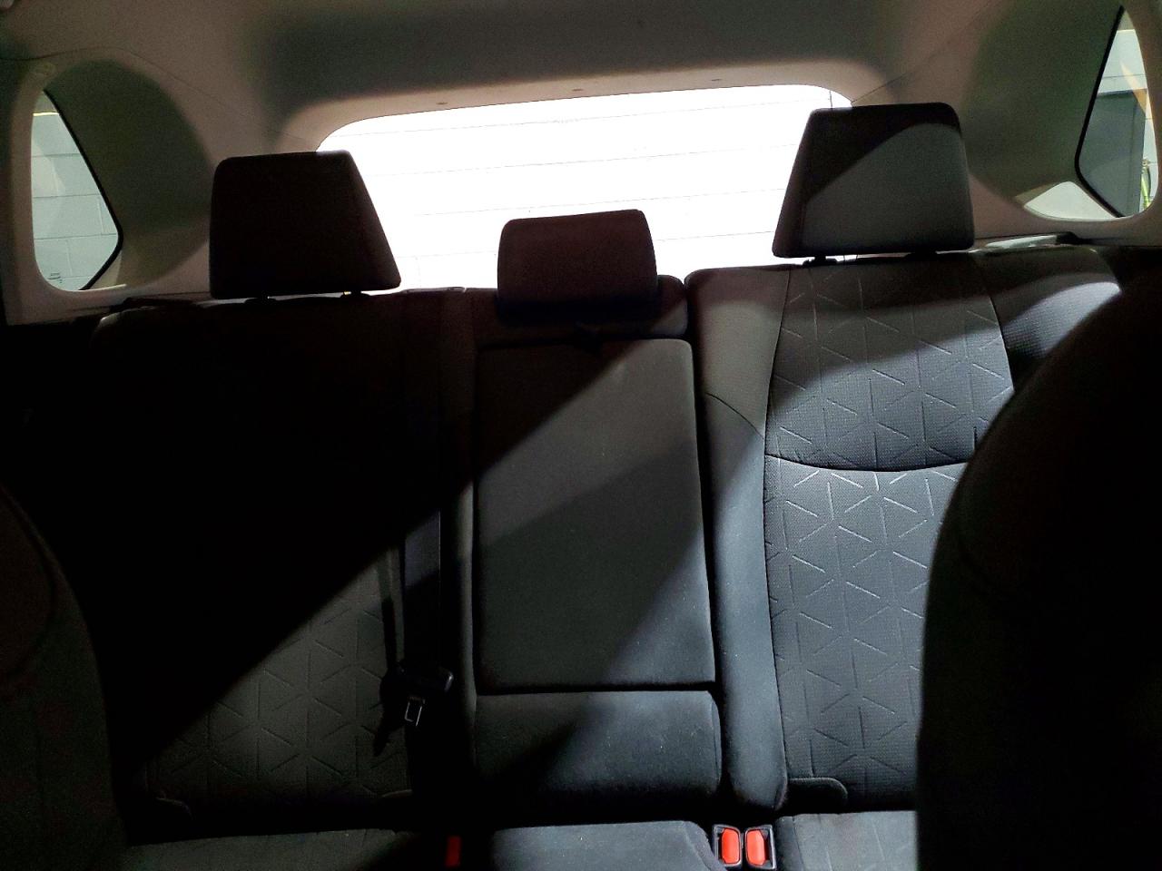 2021 TOYOTA RAV4 XLE photo 19