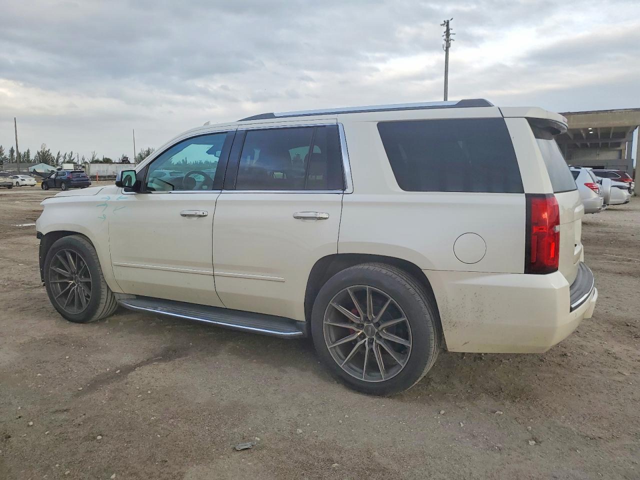 2015 CHEVROLET TAHOE C1500 LTZ photo 3